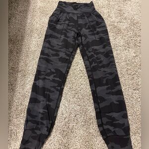 Athleta Salutation XXS Camo Joggers